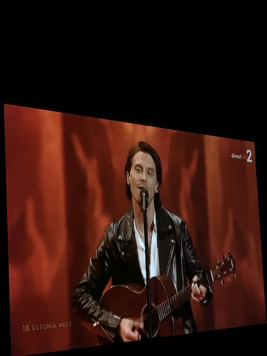 VCouhe's tweet image. Sympa l’ #Eurovision on nous dévoile les prochains castings pour les prochaines sorties au cinéma : Paranormal activity 10 ; l’exorcisme de Katy Perry , Romeo et Juliette 5 et la renaissance de Francis Cabrel .