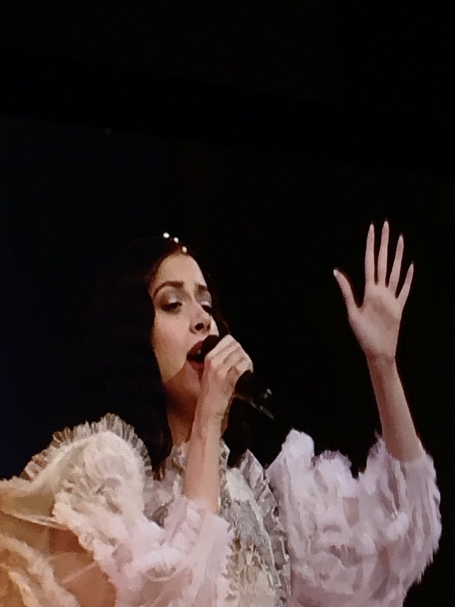 VCouhe's tweet image. Sympa l’ #Eurovision on nous dévoile les prochains castings pour les prochaines sorties au cinéma : Paranormal activity 10 ; l’exorcisme de Katy Perry , Romeo et Juliette 5 et la renaissance de Francis Cabrel .