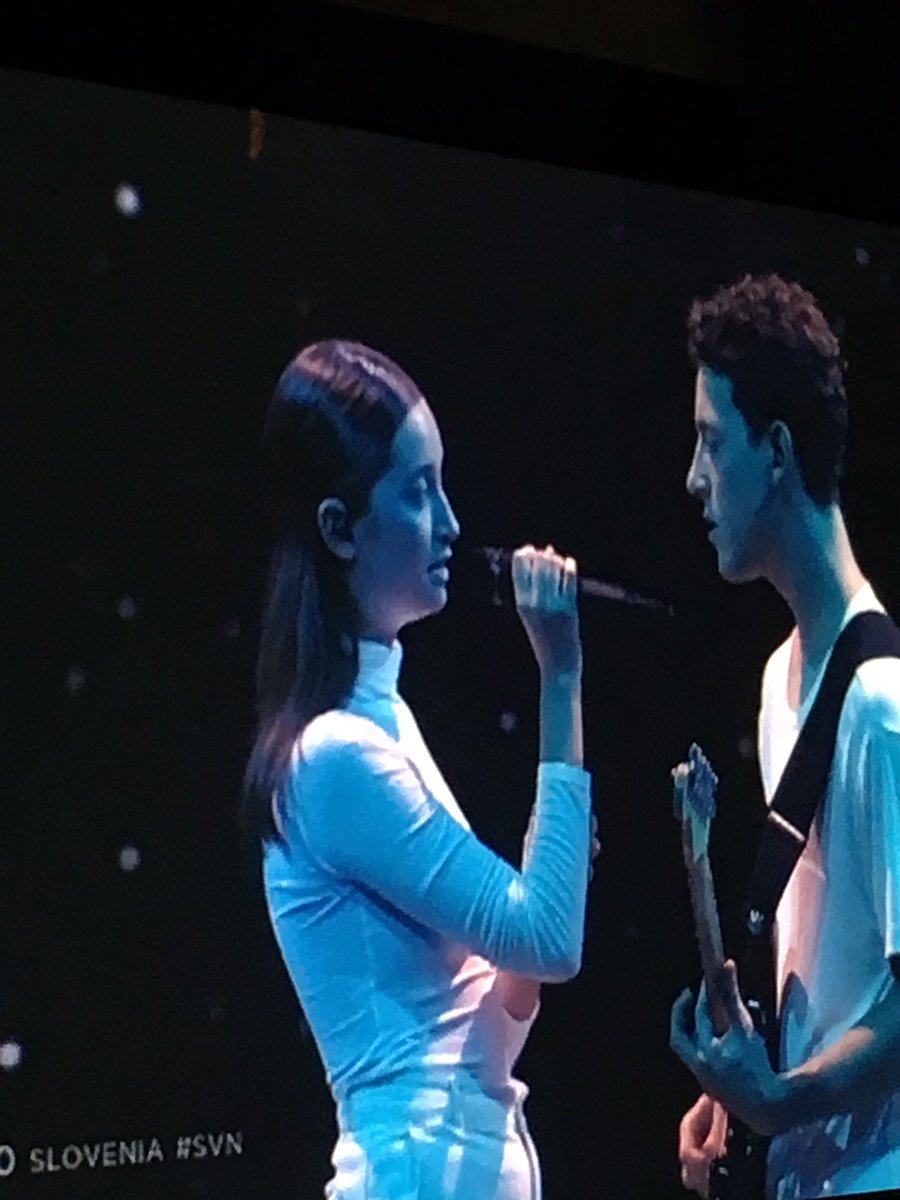 VCouhe's tweet image. Sympa l’ #Eurovision on nous dévoile les prochains castings pour les prochaines sorties au cinéma : Paranormal activity 10 ; l’exorcisme de Katy Perry , Romeo et Juliette 5 et la renaissance de Francis Cabrel .