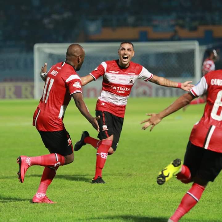 peccotmania_'s tweet photo. Laga perdana @MaduraUnitedFC sebuah pencapaian yg sangat maximal di @Liga1Match 2019. 

#sacida #madrudji #maduraunited #saatnyamaduraunitedfc https://t.co/8BLECp4aFW