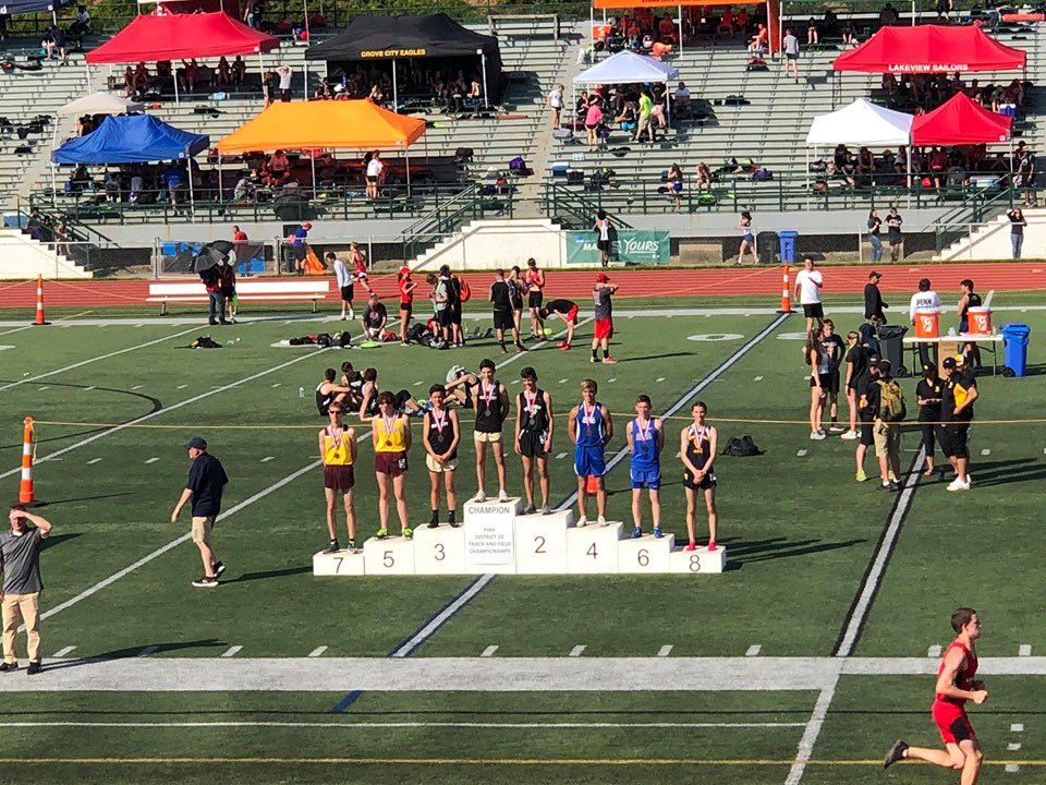 TF_RHS's tweet photo. More results from the District 10 meet:
•Faber 7th in shot
•Cadman 3th in jav
•Herman 7th in discus 
•Hart 6th in 1600 relay https://t.co/yoCig0xYPV