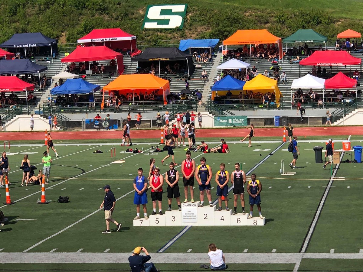 TF_RHS's tweet photo. More results from the District 10 meet:
•Faber 7th in shot
•Cadman 3th in jav
•Herman 7th in discus 
•Hart 6th in 1600 relay https://t.co/yoCig0xYPV