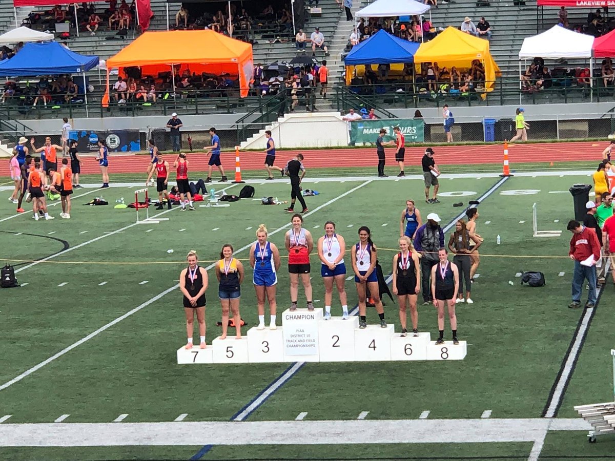 TF_RHS's tweet photo. More results from the District 10 meet:
•Faber 7th in shot
•Cadman 3th in jav
•Herman 7th in discus 
•Hart 6th in 1600 relay https://t.co/yoCig0xYPV