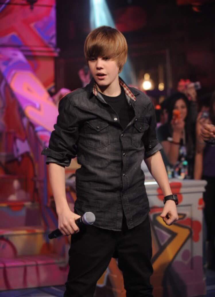 poseforbizzle's tweet photo. 10 whole years of supporting justin through the best and trough the worst times #10yearsofonetime https://t.co/0bEy8AJcNR