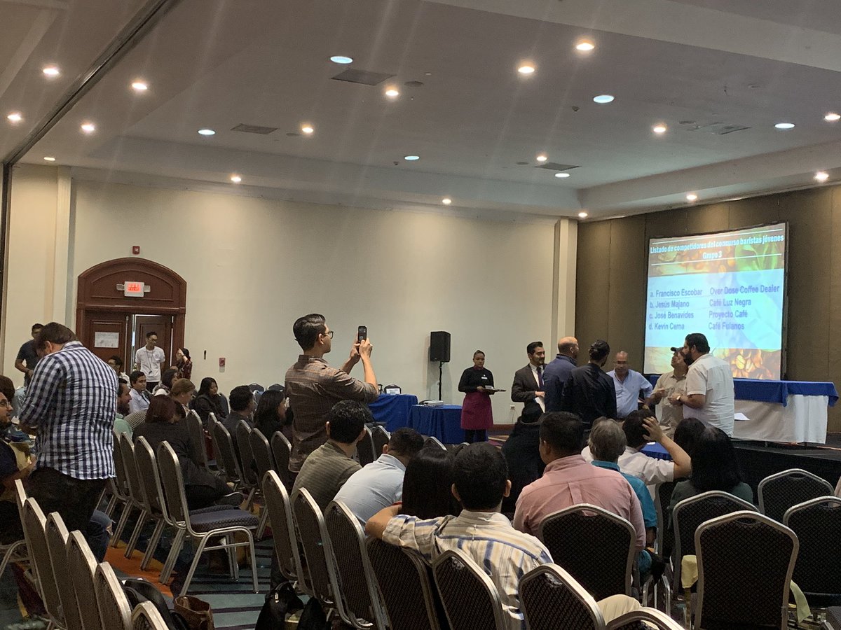 ConsejoCafeSV's tweet photo. #DirectorCSC “Del Cafetal Salvadoreño a la Taza Japonesa” extraordinario evento organizado por @JICASV con apoyo de @ConsejoCafeSV eventos que contribuyen a posicionar #CaféDeElSalvador en mercado nacional e intrl, eventos que motivan a consumidores, al sector y la juventud https://t.co/xftflYz91H