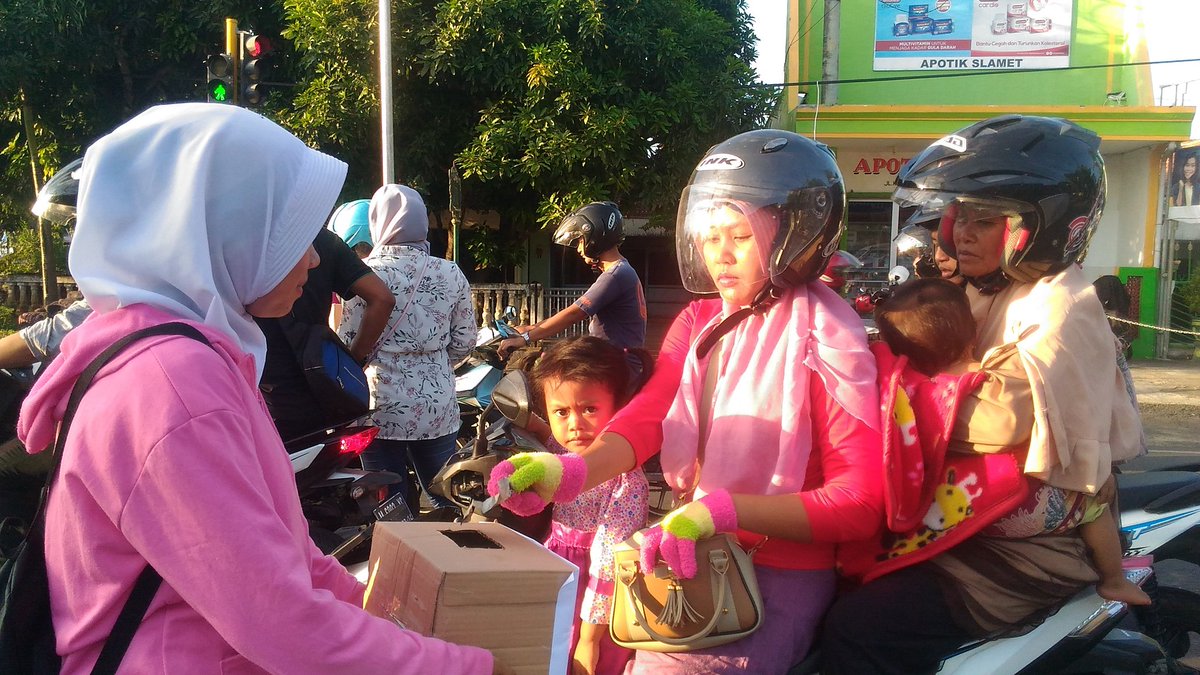 peccotmania_'s tweet photo. Peccot Mania Peduli Anak Yatim &amp; Kaum Du'afa...!!! 

#sacida #indahnyaberbagi #ramadhan1440H #PeccotManiaSejutaCintaUntukDuafa https://t.co/CLZ9LiYG89