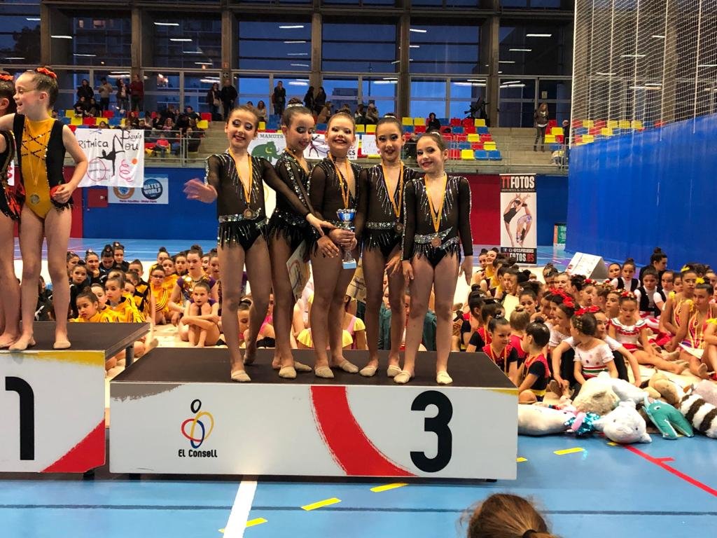aebellsport's tweet photo. #aebgr #aeb1805 Terminamos temporada de conjuntos con 7 pódiums en la 3a fase,🏆🏆🏆🏆 en la final y una🥉posición del Cuarteto Alevín ¡¡Clasificado para la Final Nacional del próximo 8 de junio!! Enhorabuena a todas las gimnastas y entrenadoras por el gran trabajo realizado 💙🖤 https://t.co/EX9ik37qGU