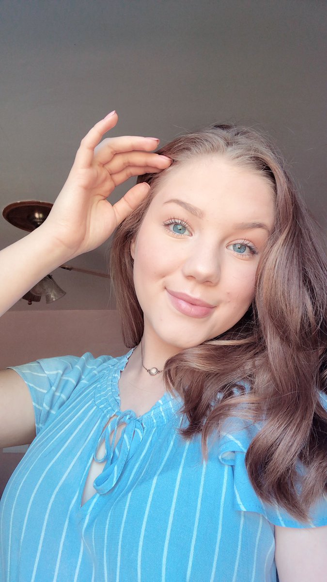 carissamaaeee's tweet photo. so uhh the weather sucked & these are all the pics I got but... I graduated eeee!!! #byehighschool https://t.co/ZUCKlynWsS