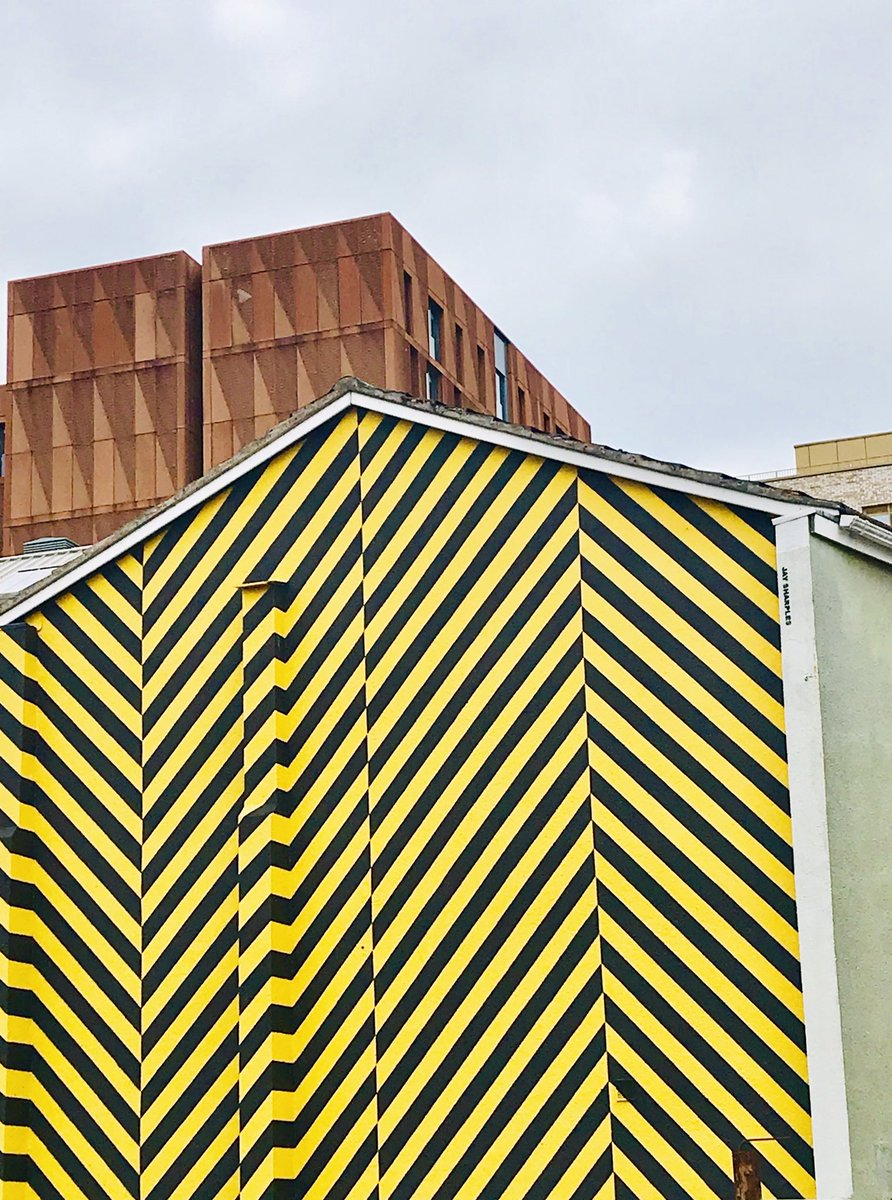 _timwiddowson's tweet photo. #StreetArt #Manchester #NorthernQuarter #JaySharples #ProbablyUsedARuler Brilliantly striking but not great on the eyes after a few hours on the beer! https://t.co/KbPC0caPEC