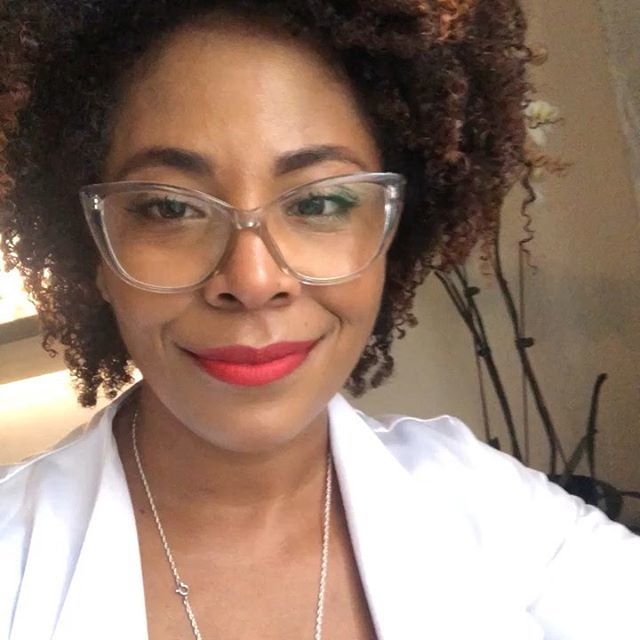 vivianeaireskin's tweet image. Bonita, we can talk all day about #darkcircles, but in this video I share few reasons you might be experiencing it. And NO, you can’t use a regular moisturizer to treat you #eyearea. 🤓🙅🏾‍♀️ #bebonitatips #weekend #skinhealth #rescuespa #philly #skinprofessional Watch #Instavideo…