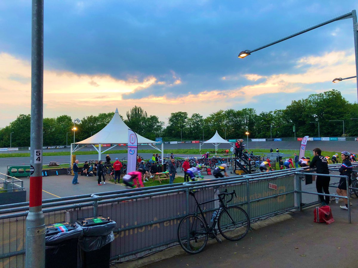 EmmaVardyTV's tweet photo. In London watching my amazing cousin @CharlyCycles 🚲🥇 My turn tomorrow at #HackneyHalf 🏃‍♀️😬 https://t.co/lIrCsiLgvf