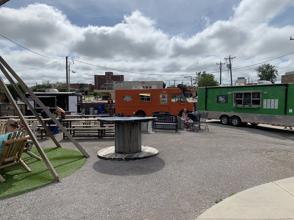 CooknItUpFood's tweet photo. We are set up and ready for an awesome Saturday night at @bleugarten with @rockin_rotolo and @metrominisokc! #gartening #okcfoodtrucks #foodphotography #localbusiness #foodtruck #chickenandwafflesandwich #foodie #okcfoodie https://t.co/wv2iHgccdQ