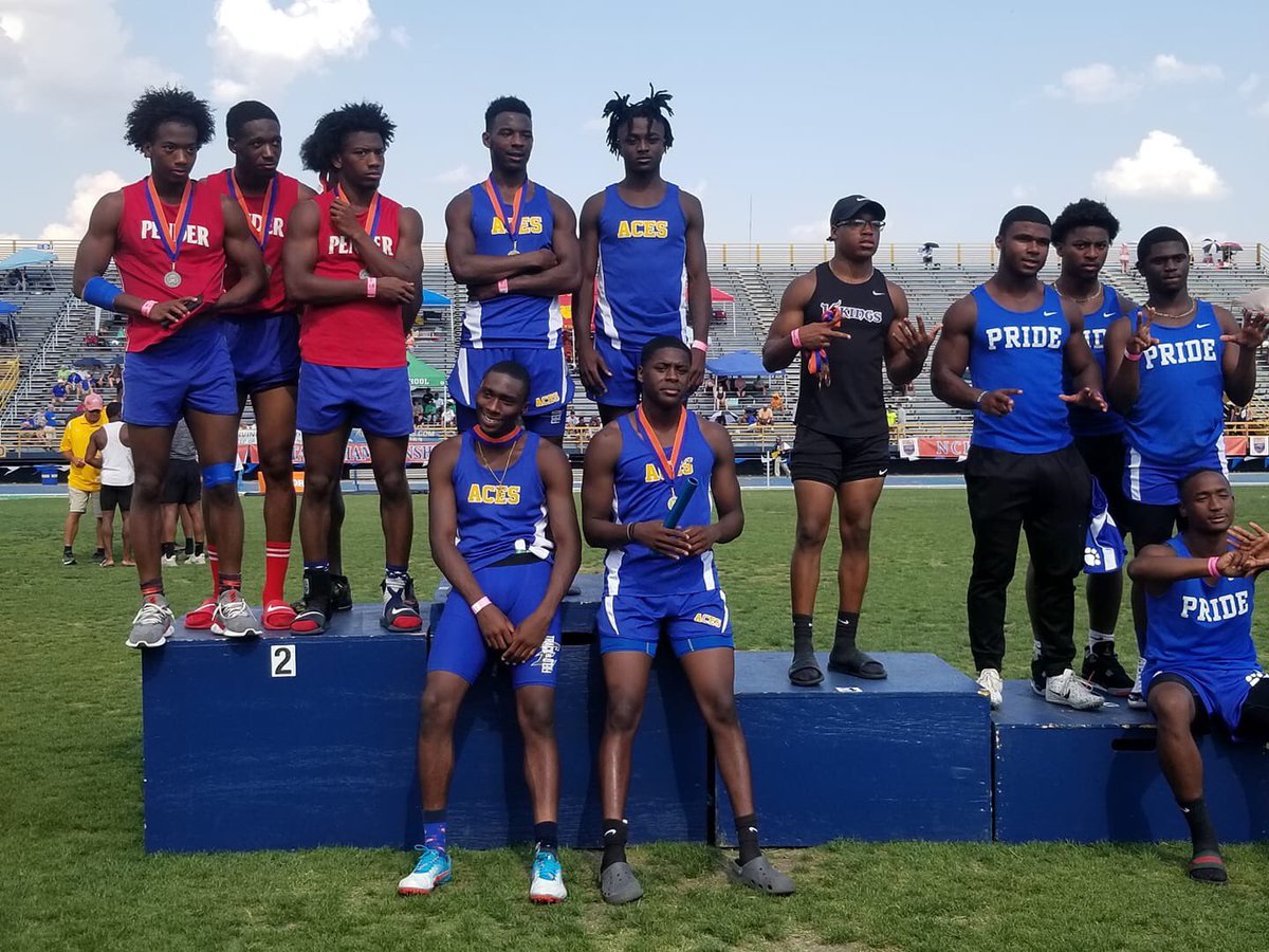 acesbooster's tweet photo. State Champions! Go Aces! Aces Pride! #ringchasin #ringcaught #runfast https://t.co/EtwYRAgGR5