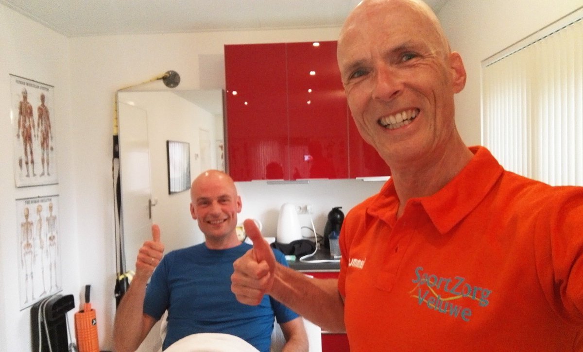Herstelmassage bij gouden medaillewinnaar 10 km baanatletiek Bas Mekking. Op naar de 5 km van zondag Bas!