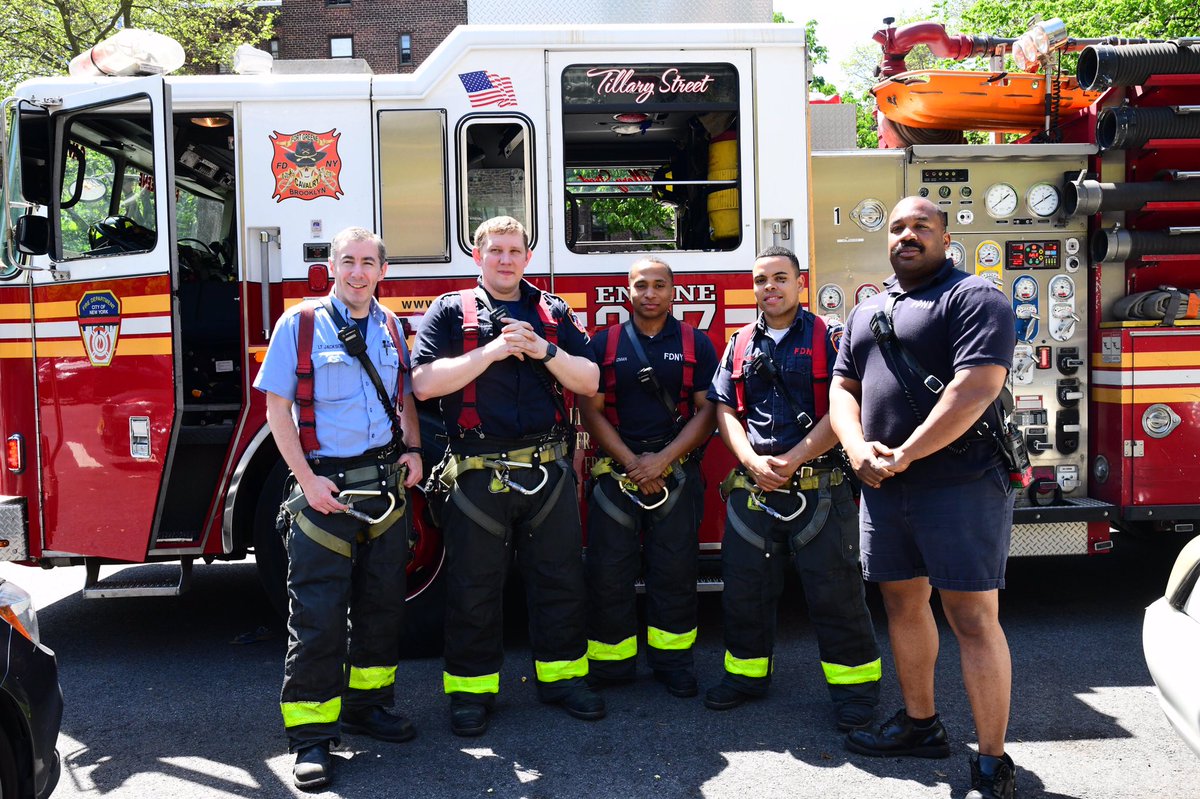FDNY's tweet photo. #FDNY Fire Safety Education Unit and members from #Engine207 taught kids to be #FDNYSmart today at the Walt Whitman Branch of the @BKLYNlibrary. To see online tips for keeping you and your family safe, visit https://t.co/NpwdRdlElY https://t.co/UxOEQh2naC