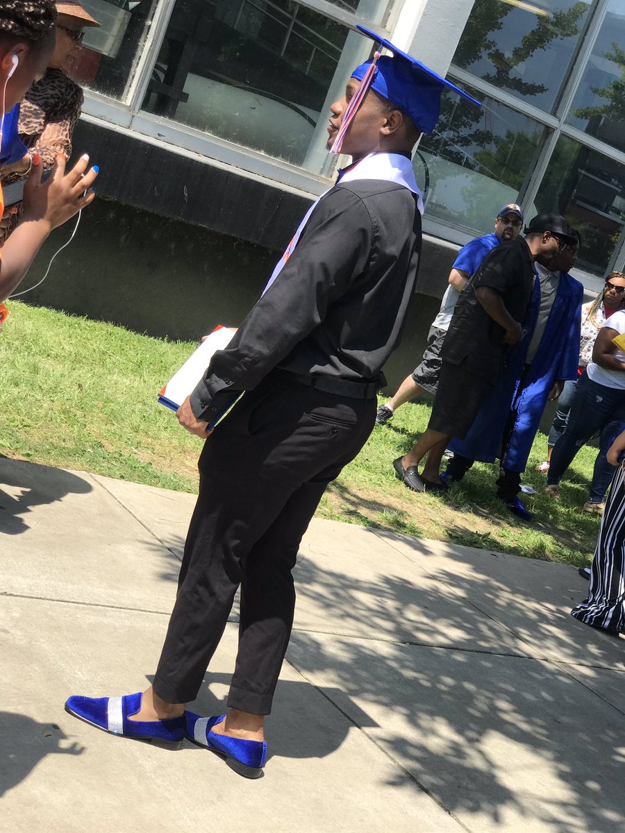 Carter19Marques's tweet photo. Most electrifying moment graduating high school today now my future is near ❗️💯🎓 https://t.co/Yzl3n3t8Oz