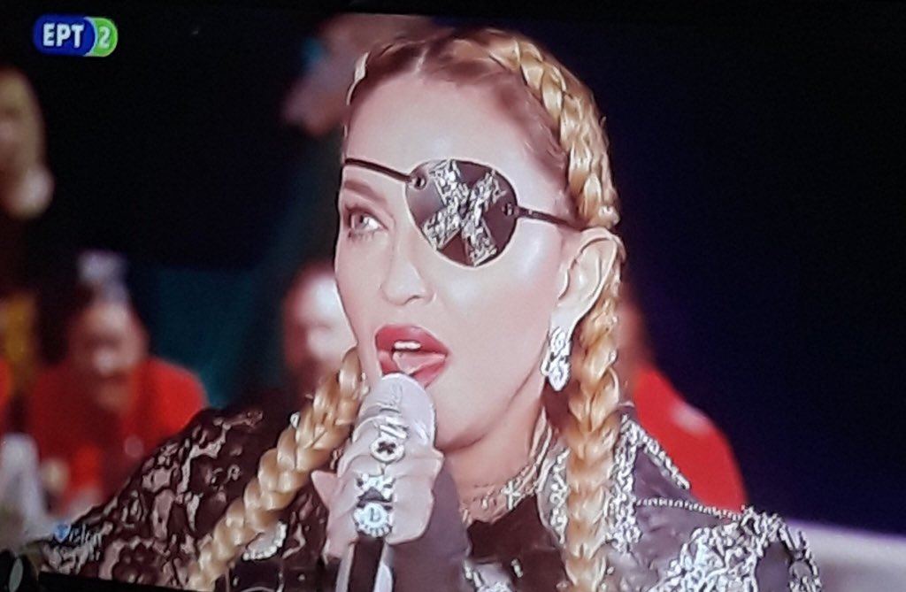 LarrySani's tweet image. Όταν έχεις επιπεφυκίτιδα αλλα πρέπει να πας #Eurovision 
Tobradex δυο σταγόνες στο κάθε μάτι 3 φορές τη μέρα.  
#Foustanela 
#eurovisiongr