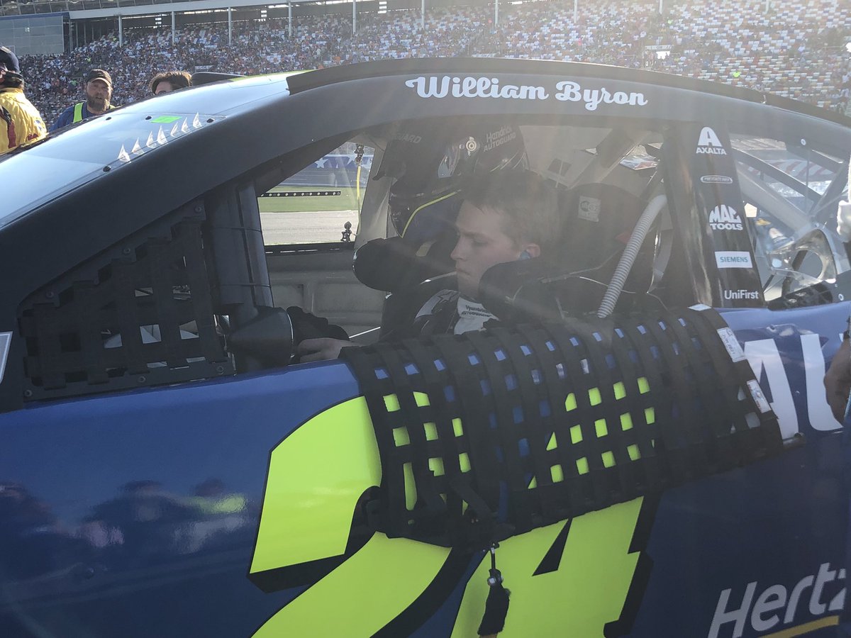 TeamHendrick's tweet photo. Belts tight and ready to rock. #HendrickAutoguard24 https://t.co/MCLBDiEbxX