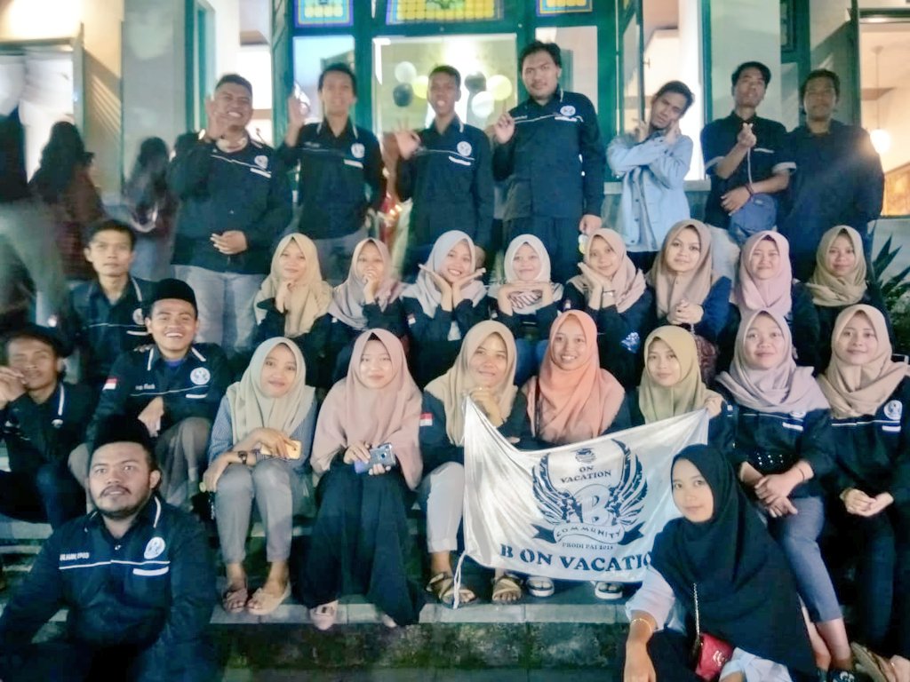 SyfaAsysyifa's tweet photo. PAI 'B' 2015
Temen seperjuangan dari masa opak, hingga nyekripsi, dan nantinya wisuda bareng ❤B On Vacation ❤ https://t.co/xiDao5SYwx