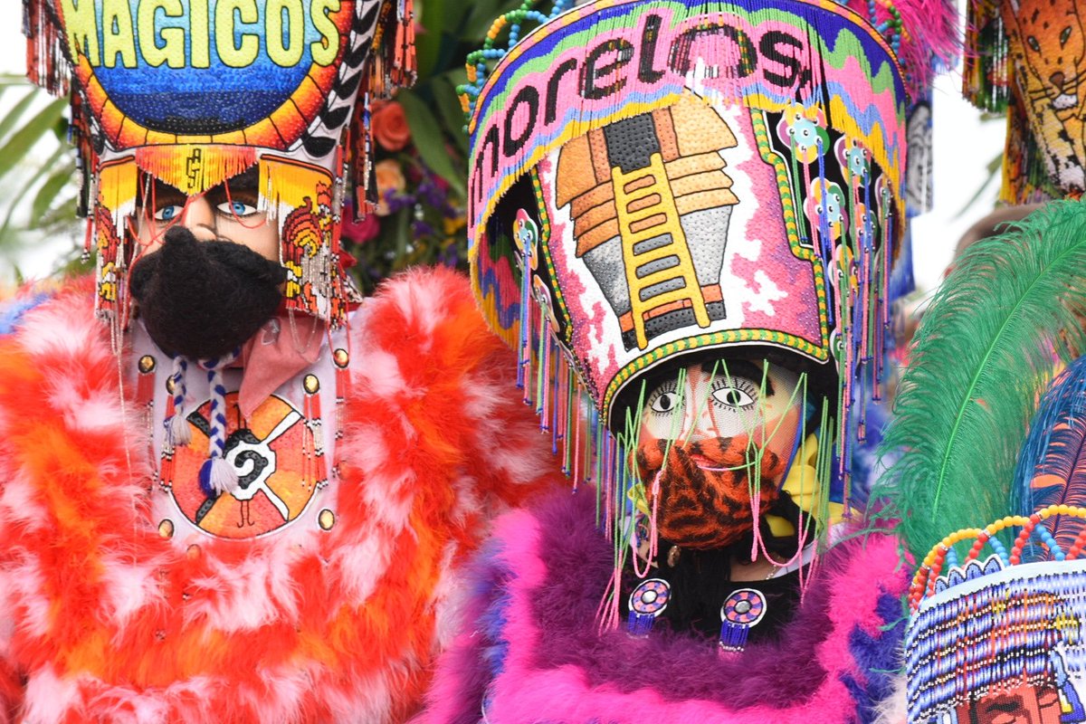 Un guiño a la celebración de los pueblos de tradición náhua: los chinelos.
Parte del Festival <a href="/SolarGnp/">Festival Solar GNP</a>, en <a href="/jardinesdemex/">Jardines de México</a>. 🤩
Sigue nuestra cobertura en la primera edición del festival a través de nuestras historias en Instagram.