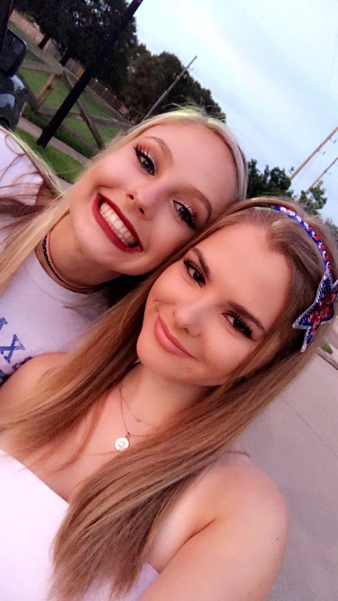 _conlewis's tweet photo. HAPPY BDAY JULÈS!! I love you times a million!!💗💗❤️❤️ #dragons 🐉 https://t.co/5JR5MIq6Oa