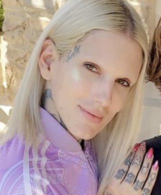 parisxcx's tweet photo. How do we feel about JEFFREE STAR’s EXPOSED TEXT MESSAGED to JAMES CHARLES? https://t.co/4P93qkbMEc