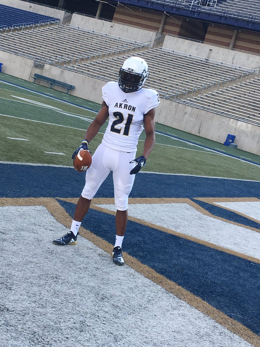 Snowde12Michael's tweet image. Bless receive my first offer from Akron University 🙏🏿💯 appreciate it !!!! @CoachFeeney_AK @Evolve2tenths @ShadowStudentAt @PGHCityLeague