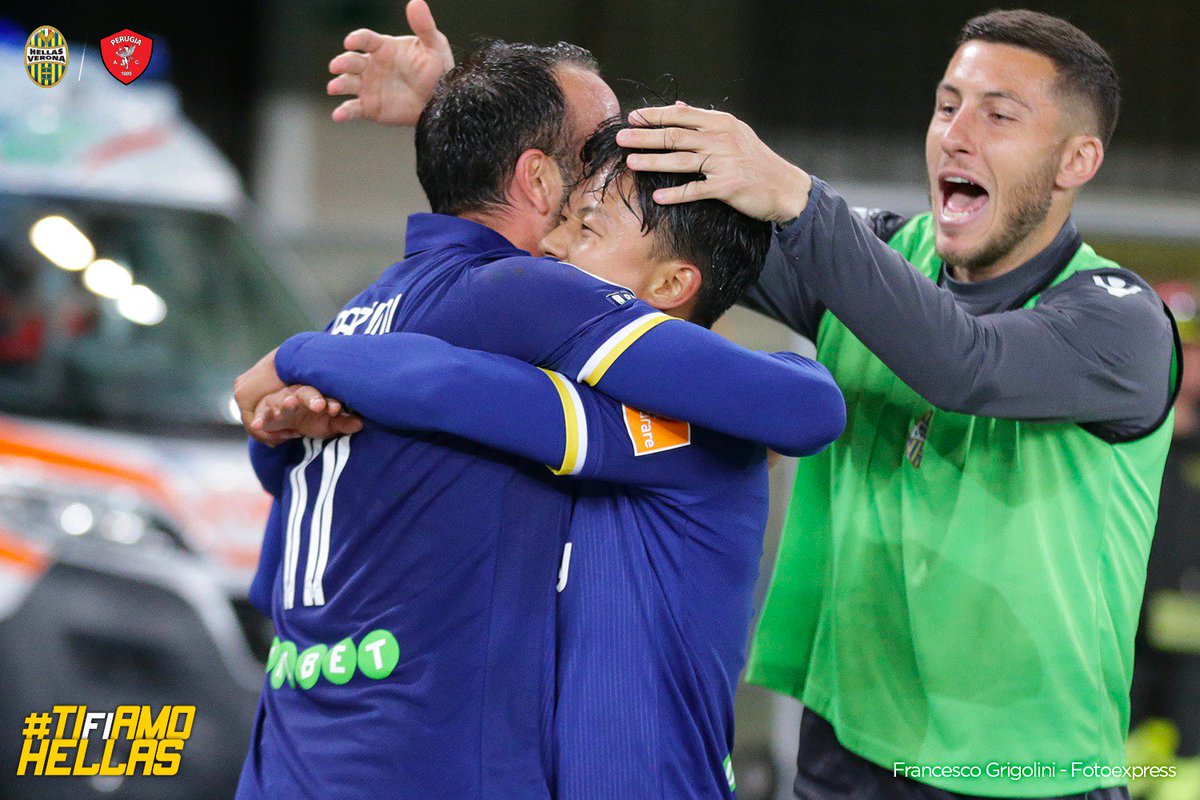 HellasVeronaFC's tweet photo. Di Carmine, Empereur, Pazzini, Pazzini, il gruppo e il Bentegodi: le 📸 di #VERPER!
#DaiVerona #TIfiAMOHELLAS https://t.co/HENzMM8Kfs