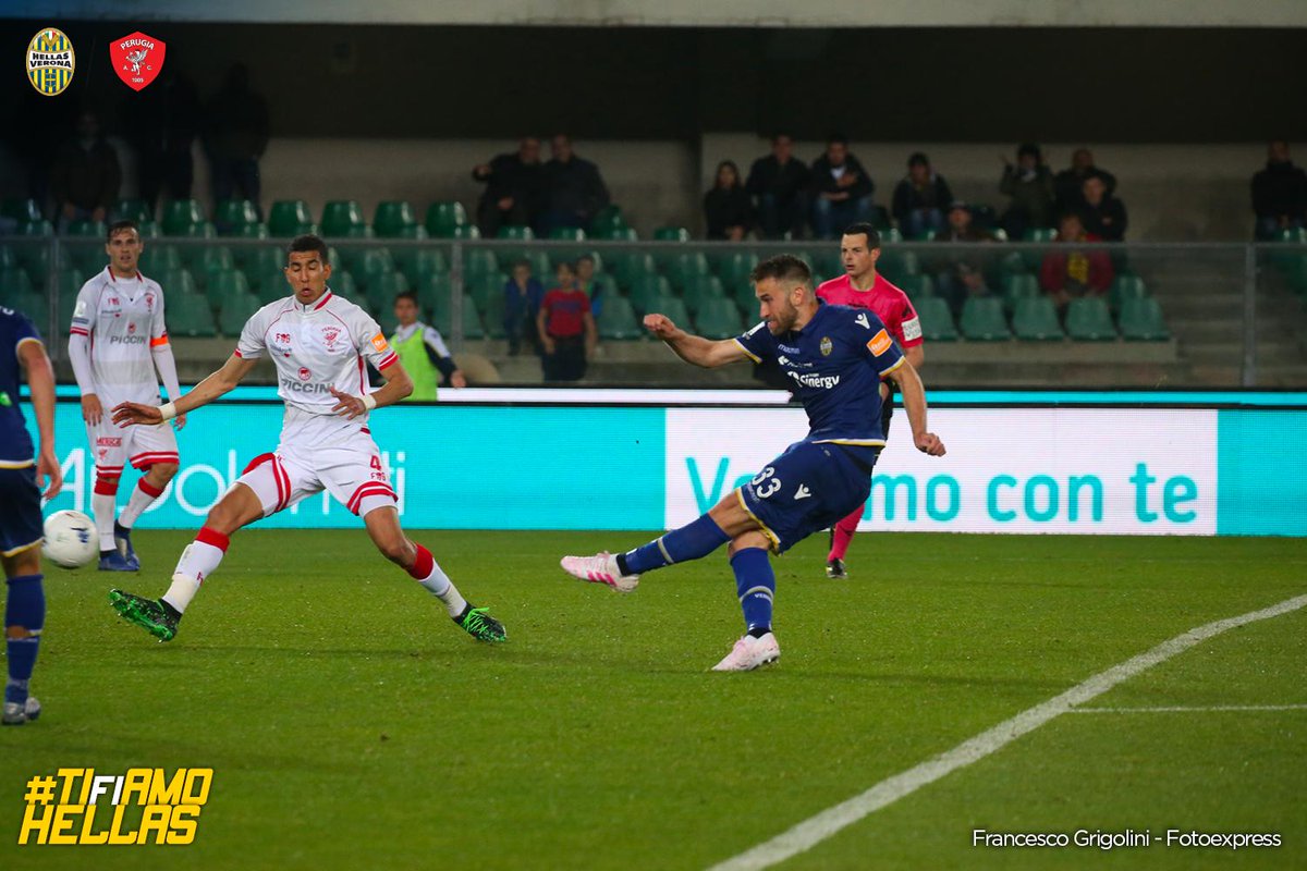HellasVeronaFC's tweet photo. Di Carmine, Empereur, Pazzini, Pazzini, il gruppo e il Bentegodi: le 📸 di #VERPER!
#DaiVerona #TIfiAMOHELLAS https://t.co/HENzMM8Kfs