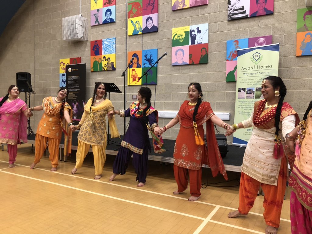 Jacwee67's tweet photo. At South Coast Entertainment event starting with fantastic dancers. @LabourSatvir @SandyCXShampton @Toqeer_Kataria @HayesHants #fantastic #energy #communitydancer https://t.co/VzsIkn9Slt