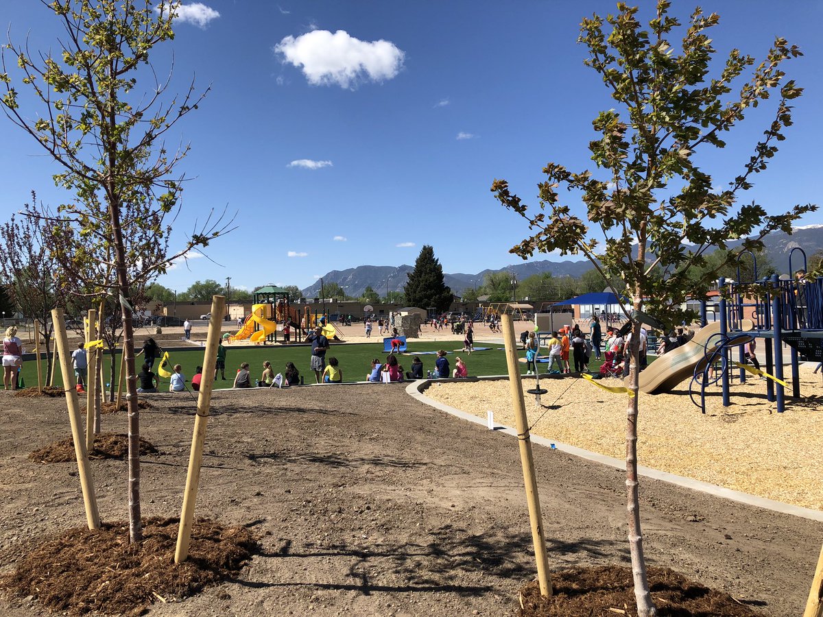 EdisonElem_CS's tweet photo. Edison had an amazing day yesterday. Not only was it track day, but the students had their first opportunity to play on their beautiful new playground. Thank you @GreatOutdoorsCO @COHealthFDN @CSSD11  @concretecouch https://t.co/DxlzxyDNLb