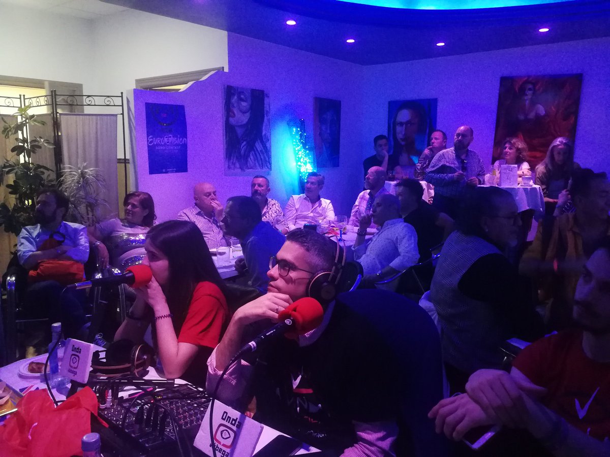 Nervios en <a href="/CAFEELNA/">bulevar torremolinos</a> durante las puntuaciones #Eurovision se lo estamos contando en #AppOndaJábega <a href="/imfo/">Danil Ivanov</a>