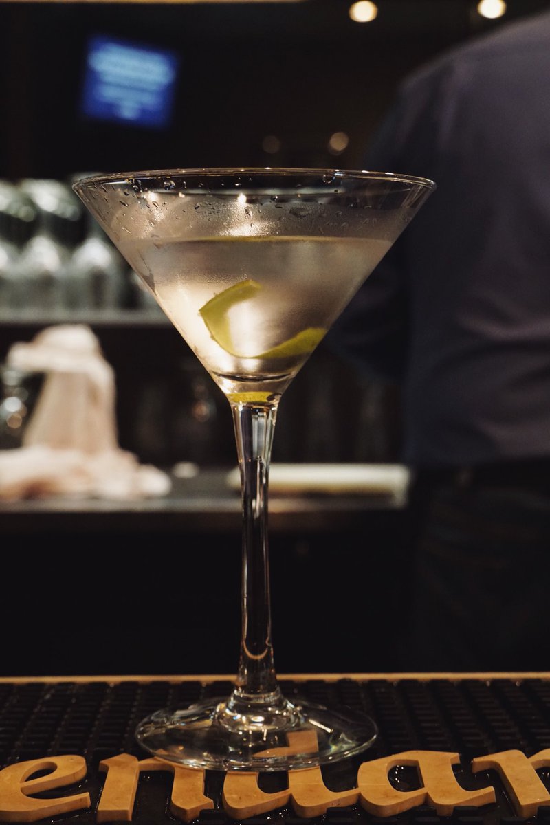 rangefish's tweet image. Cheers to the weekend! 🍸 

Porterhouse, rib chop, wild boar chop, lamb shank, elk ribeye - we have it all!

Click here to book your table now: open-range.ca