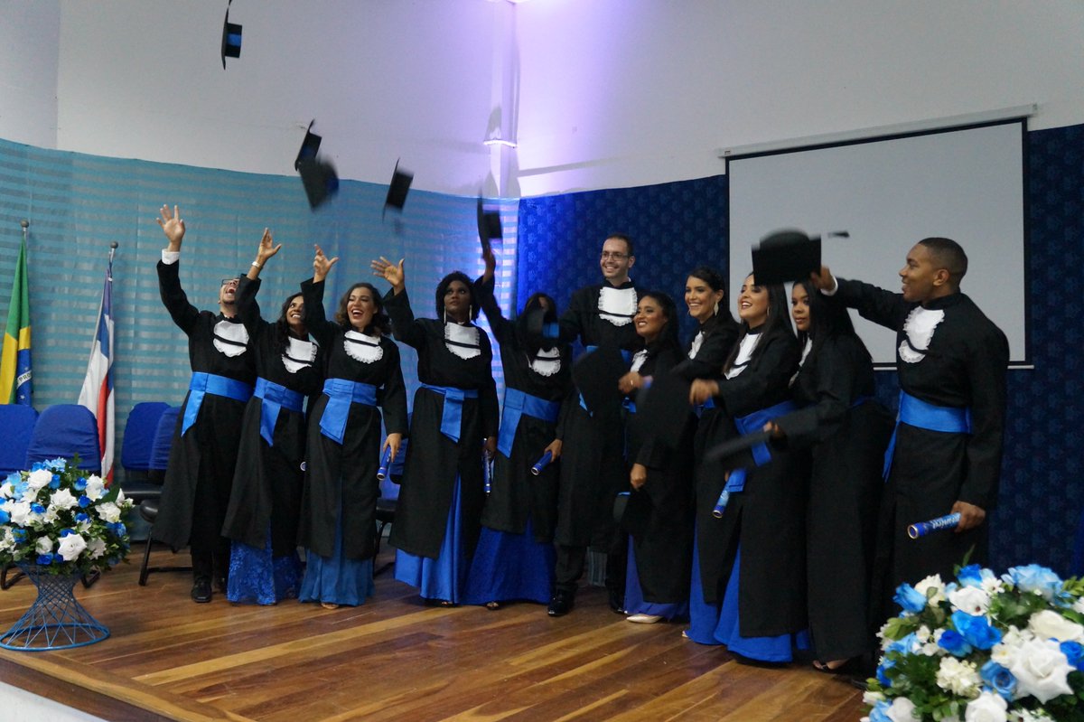 ifbaianocatu's tweet photo. Formatura de Licenciatura em Química
No dia 17/05/19, no IF Baiano Catu, aconteceu a formatura dos alunos do curso de Licenciatura em Química do semestre 2018.2. 

https://t.co/MfJ91hyesI https://t.co/Sb00xz975m
