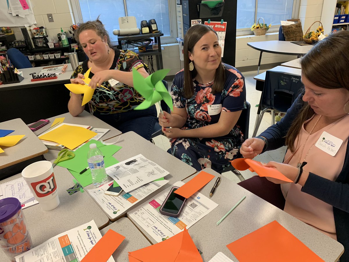 SCpersonalized's tweet photo. How do we learn? How do our students learn? Powerful and engaging session led by @couchpotatoliz connecting the dots between leveraging tech, flexible learning environments, effective use of technology, and workshop. #PersonalizeSC https://t.co/XclskhI2Ns