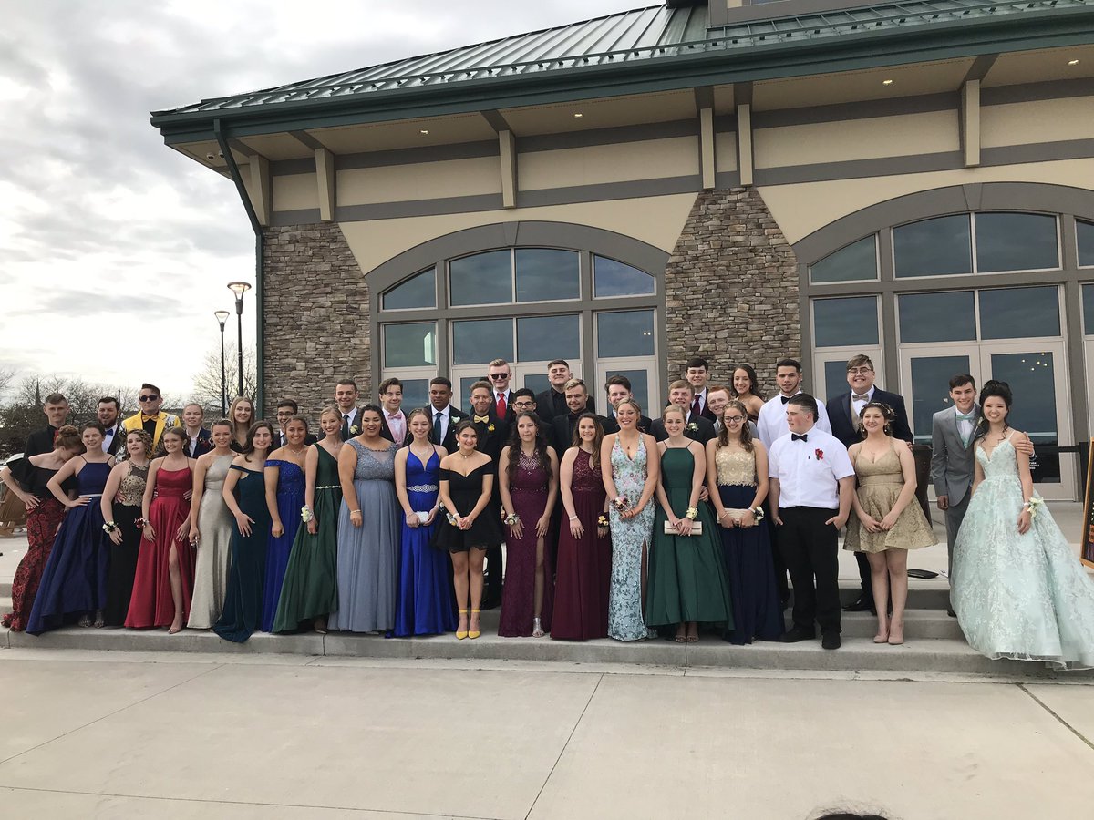 LyonsSchools's tweet photo. Junior/ Senior Prom tonight https://t.co/A3kmL1Ee7j