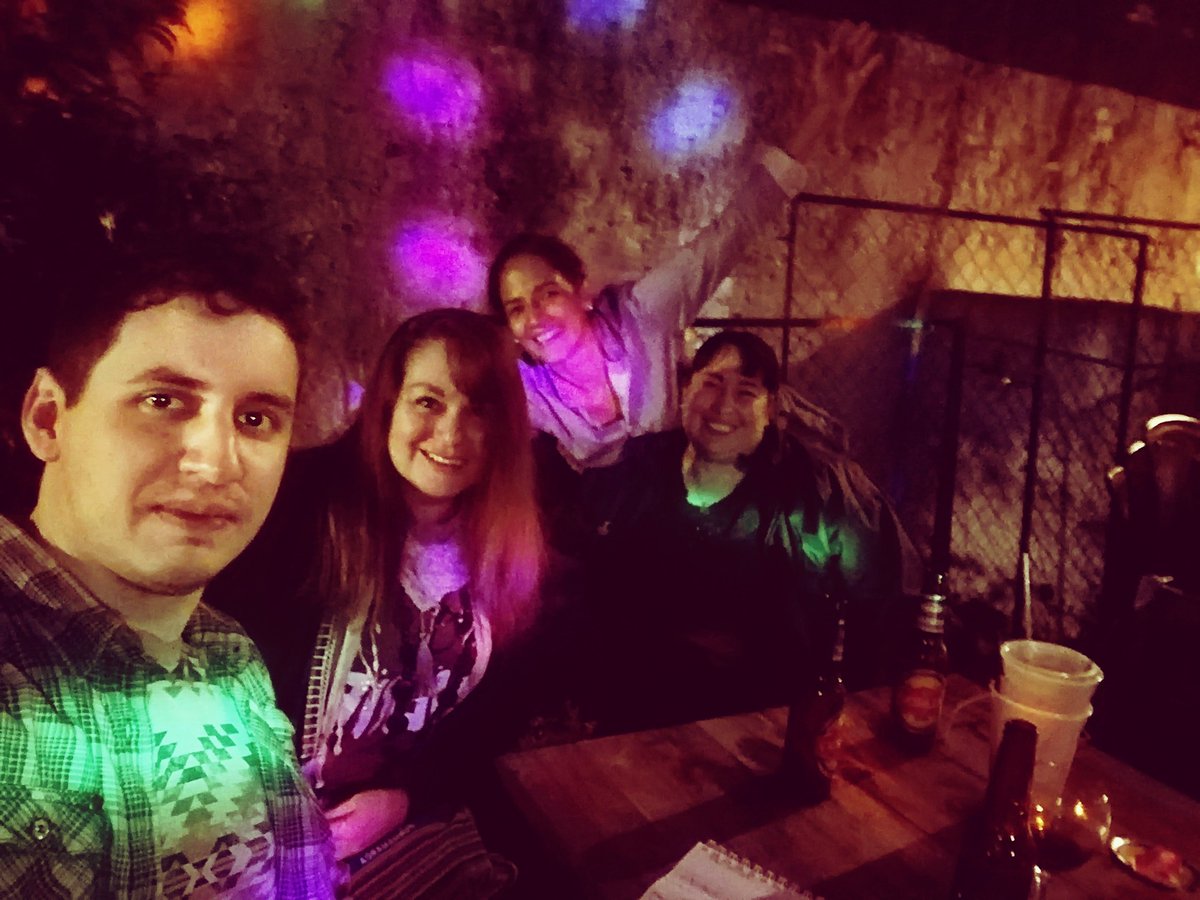 monilaneri's tweet photo. Primera reunión de organización en #Literaity. Festival de Poesía de Asunción #OmbligoLírico 2019, 2da Edición. Aquí, entre luces y sombras, soñando juntos. Así es más fácil y divertido. https://t.co/V6xoWyxG67