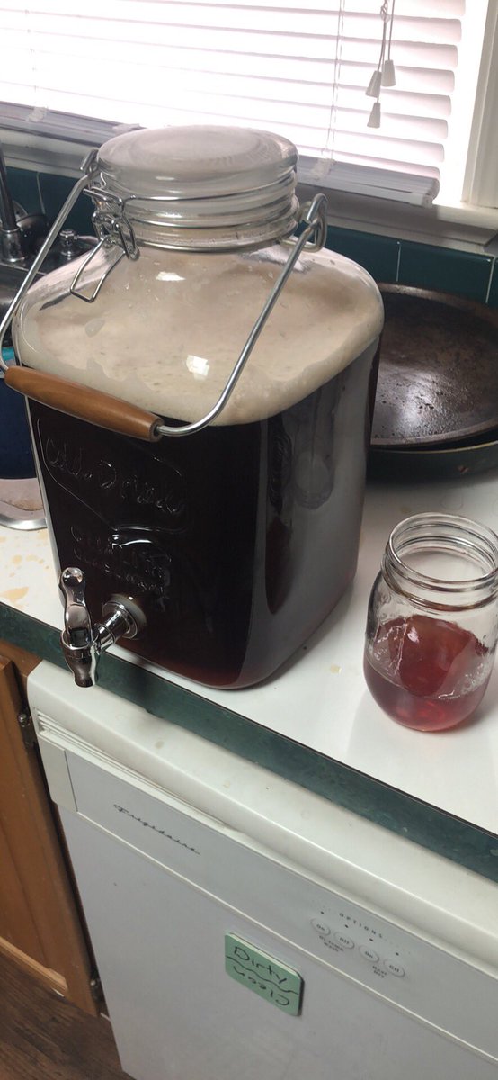 Grovesis's tweet image. Just made two gallons of sweet tea for all this drama... @ThreeDailey thanks for keeping this mama up to date!
