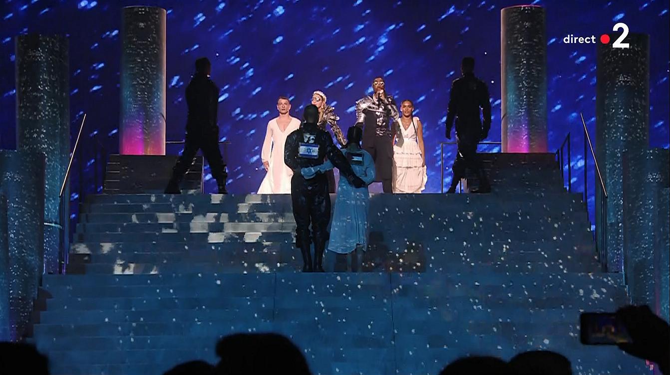 D64mm8NXoAUKG3R.jpg:large