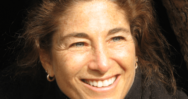 tarawell88's tweet photo. Tara Brach shares a guided reflection that she frequently teaches to her students and also uses in her own life. https://t.co/obwA5f5IH3 #RAINtechnique #guidedreflection @TaraBrach #SocialSaturday https://t.co/y29KGsckkd