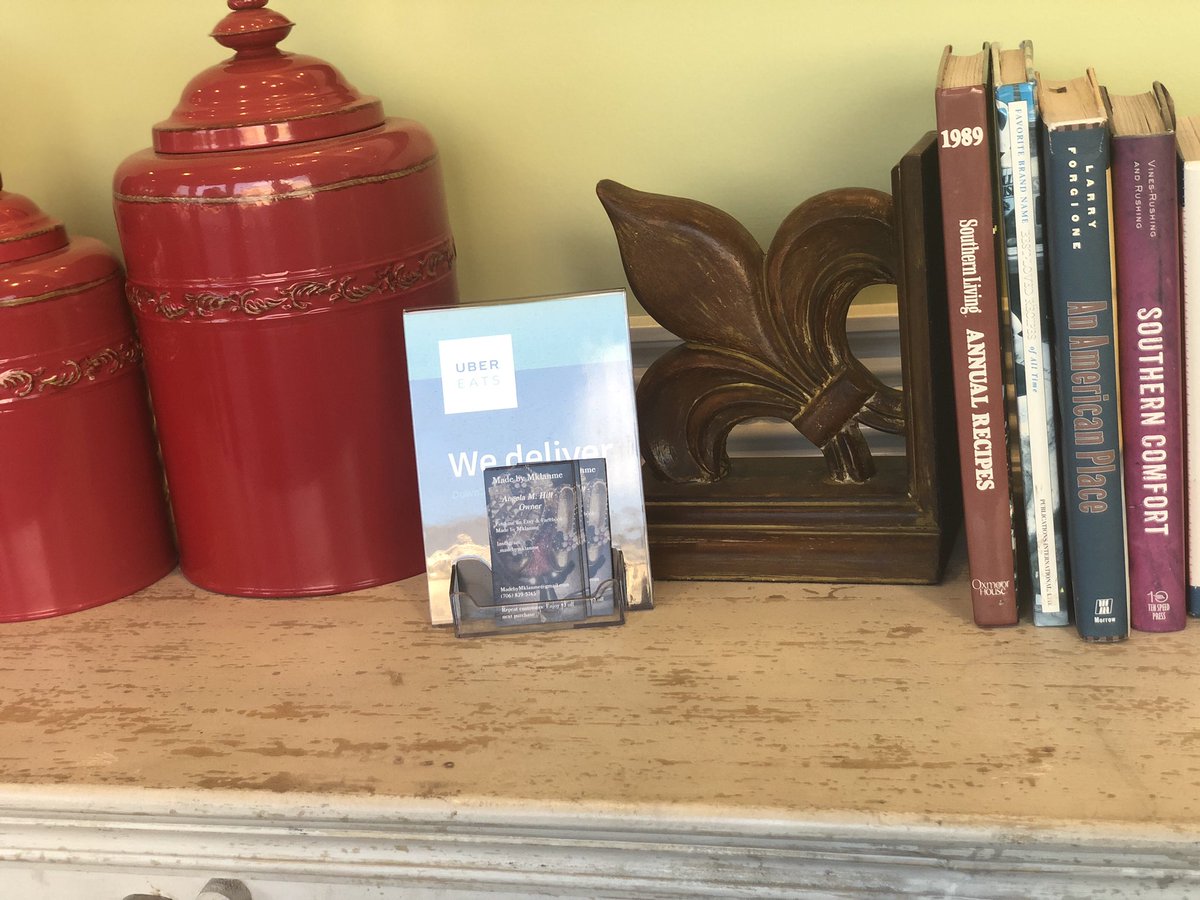 Coconewbie's tweet image. First restaurant to allow me to leave  my business cards!!🥰🥰🥰

@chickensaladchi