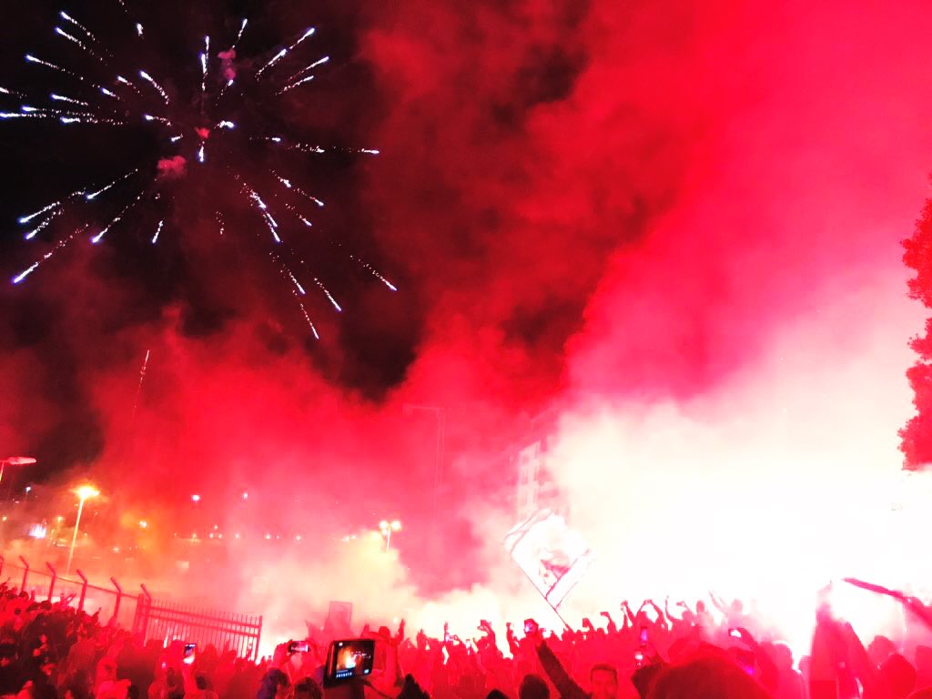 ultrasbenfica__'s tweet photo. Simplesmente SL BENFICA! https://t.co/T6vpsSkSIL