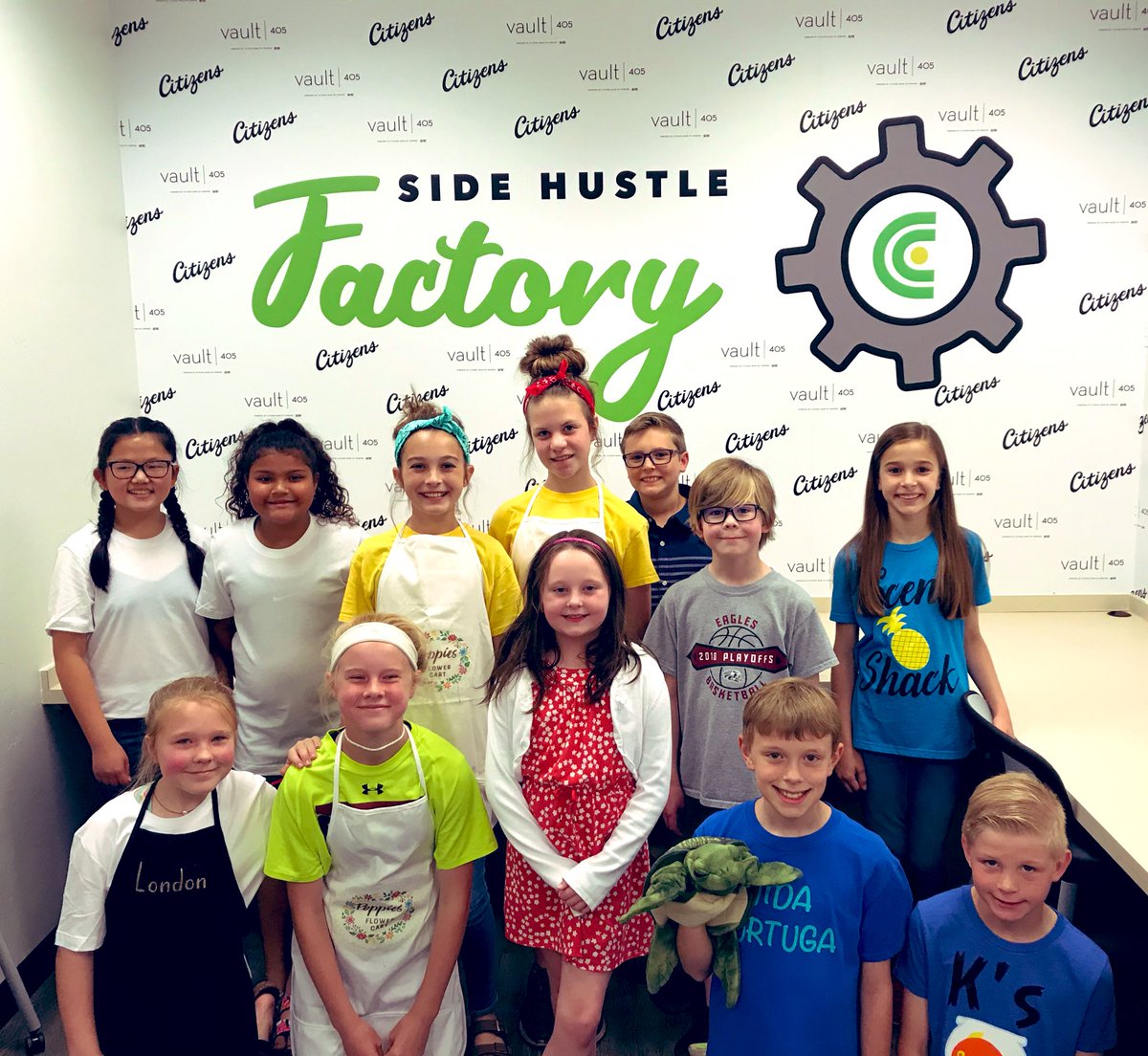 vault_405's tweet image. These young entrepreneurs from @OCAcademy are ready for business here at Vault 405! Come support these amazing students! #heardonhurdedmondok
