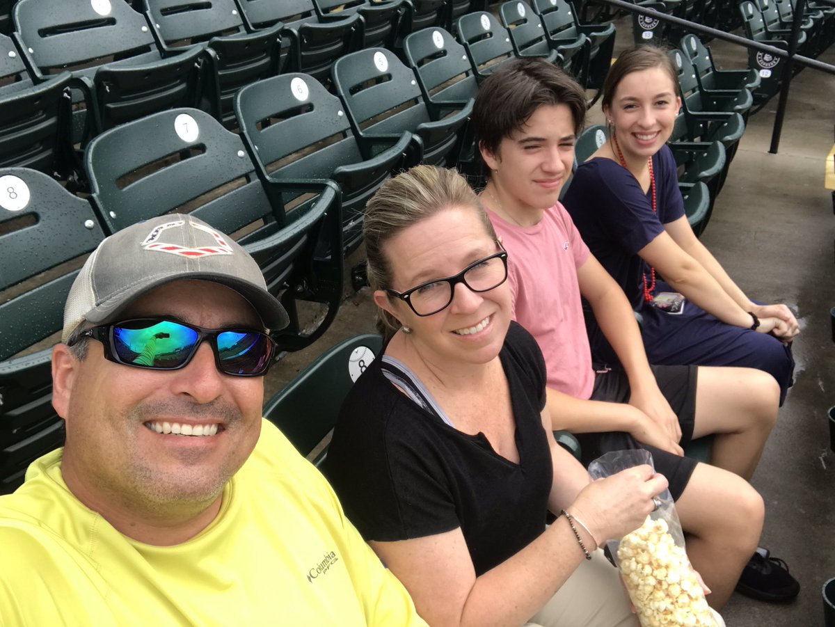 gmarc1232's tweet image. Rain is moving on out let’s go @RRExpress @astros #baseballtime #latestart #rainraingoaway
