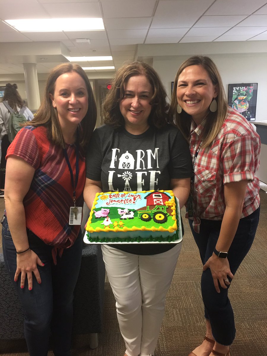 Adorable cake! Thank you <a href="/Mrs_Nine_SMSD/">Amy Nine</a> and Mrs. Jankowitz for your thoughtfulness. #feelingloved #farmlife #citygirltocountrygirl
