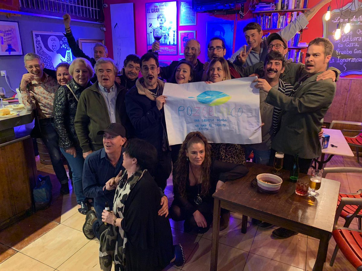 Pues...

¡HEMOS GANADO EL FESTIVAL MADRILEÑO DE TEATRO BREVE!

Ha sido increíble recibir los premios del público y del jurado en una gran noche para nosotros. ¡Gracias a todos los que nos habéis acompañado!

¡Madrid nos ha robado el corazón!

#LosMejía de #Madrid al #cielo