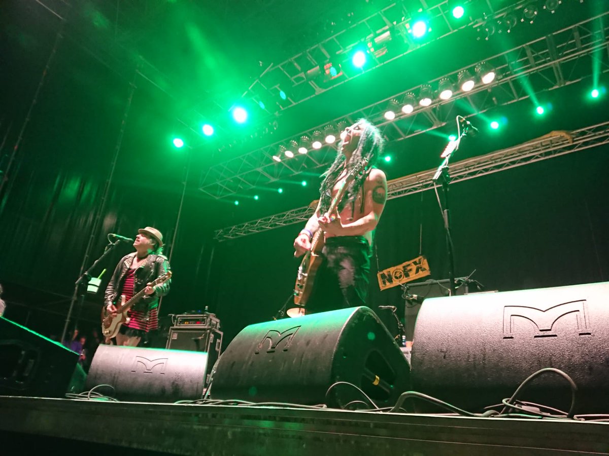 FestivalesInfo's tweet photo. La guinda del pastel en esta noche @FatMike_of_NOFX y compañía @NOFXband 
#PUNKINDRUBLIC
#FESTINFO https://t.co/MwKswSdbQU