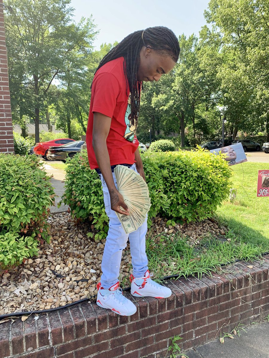TaeeSosaaaa's tweet photo. Bitch imma demon might take you too hell 💧💴‼️ https://t.co/5SjNtCSu8e