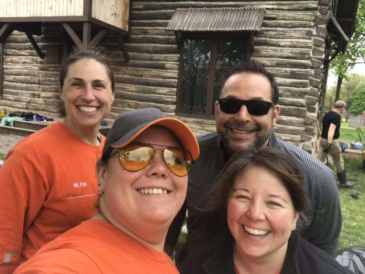 JamieLSyroid's tweet image. Day two at Palmer Park. Giving back to the community with my favorite Team Depot peeps! @Oathkeyper @HartAlana @paulkassab25