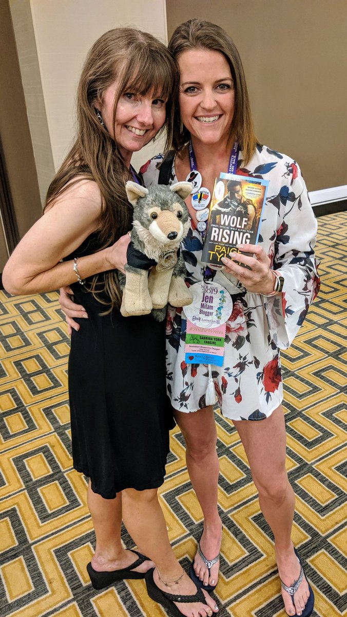 bambi_unbridled's tweet photo. Probably the sweetest author you will ever meet, @PaigeTyler. I gotta get caught up on the #SWATseries and #XOpsSeries.
#BLC19 @SourcebooksCasa @Sourcebooks @BookLoversCon #bookblogger #bookbloggers #reading #books https://t.co/Tj4bF3wfG1